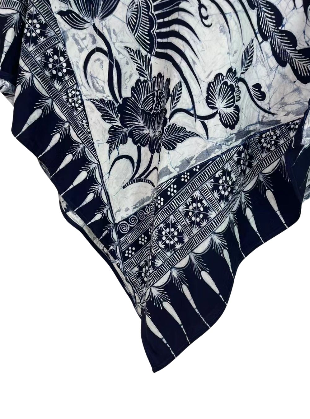 Handmade Miao Batik T-shirt - Runystore