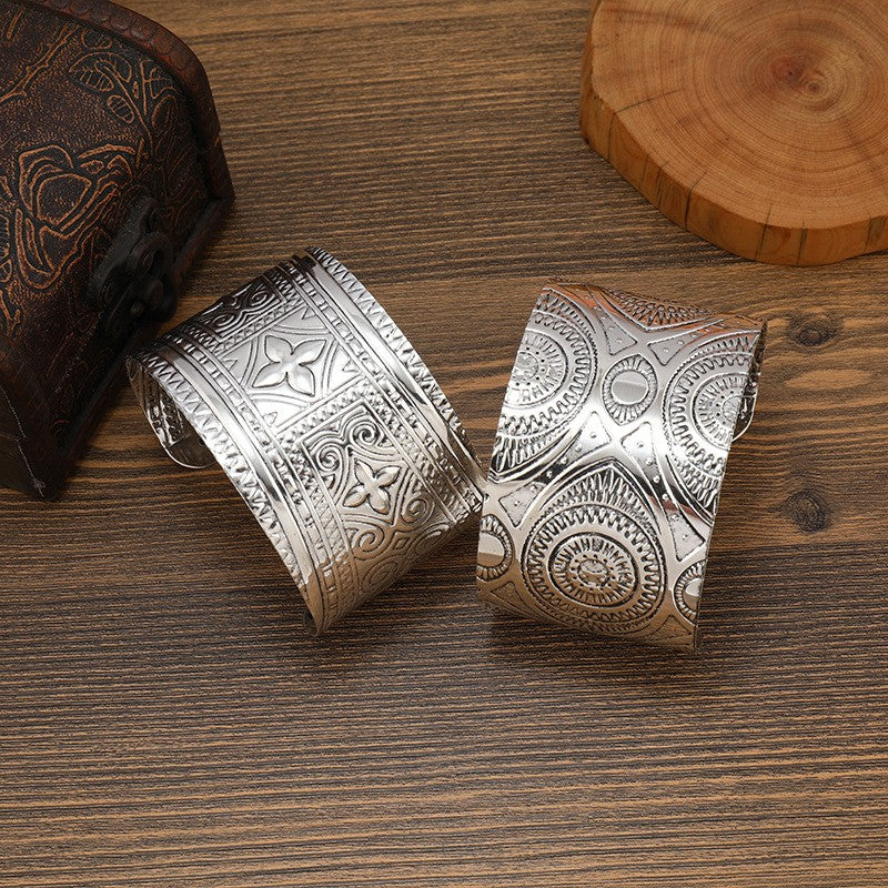 Retro Miao Silver Wide Bracelet With Bracelet - Handmade