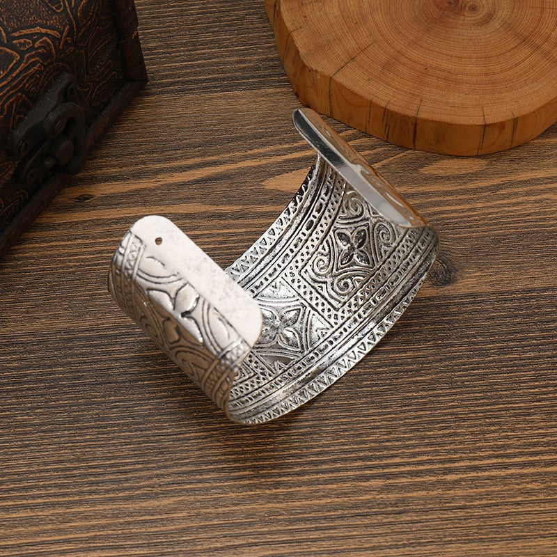 Retro Miao Silver Wide Bracelet With Bracelet - Handmade